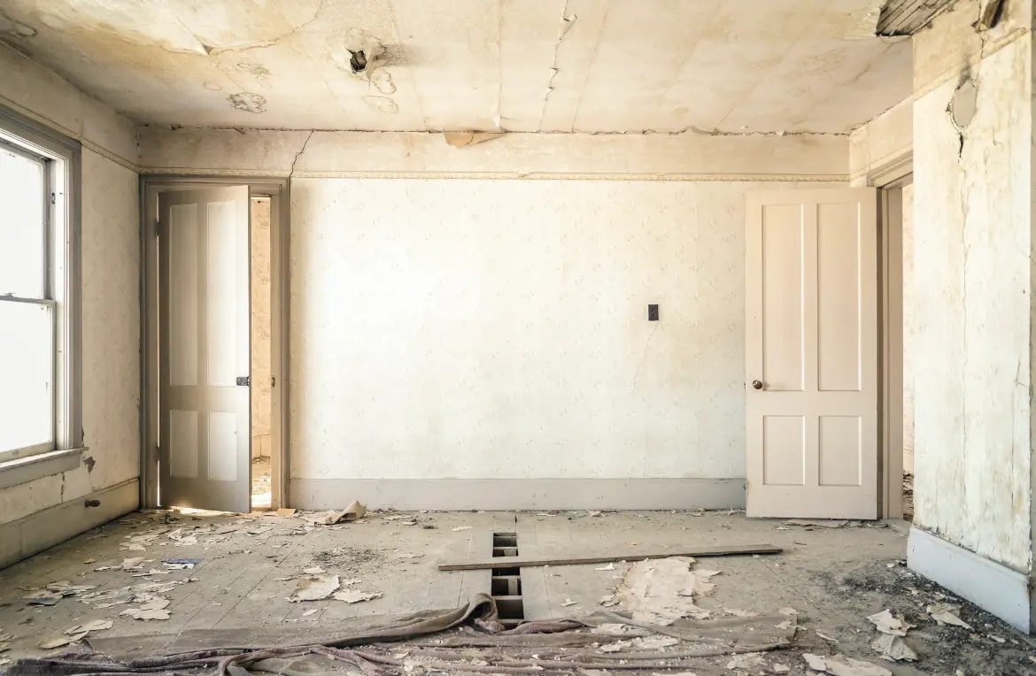 Waste disposal crew managing a cleanout project in Florence